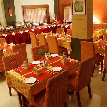 Royal Riviera Hotel Kumarakom Bagian luar foto