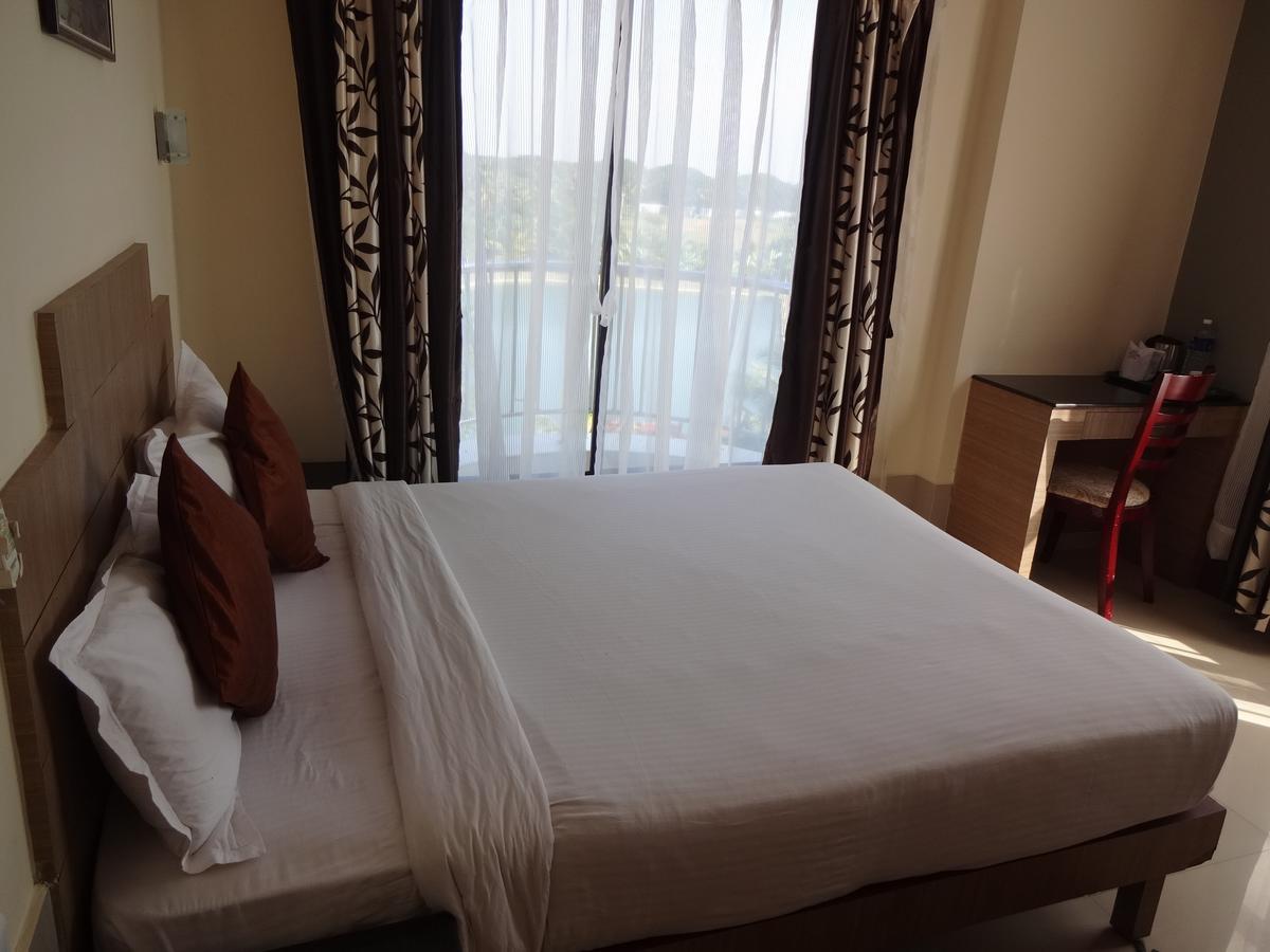 Royal Riviera Hotel Kumarakom Bagian luar foto