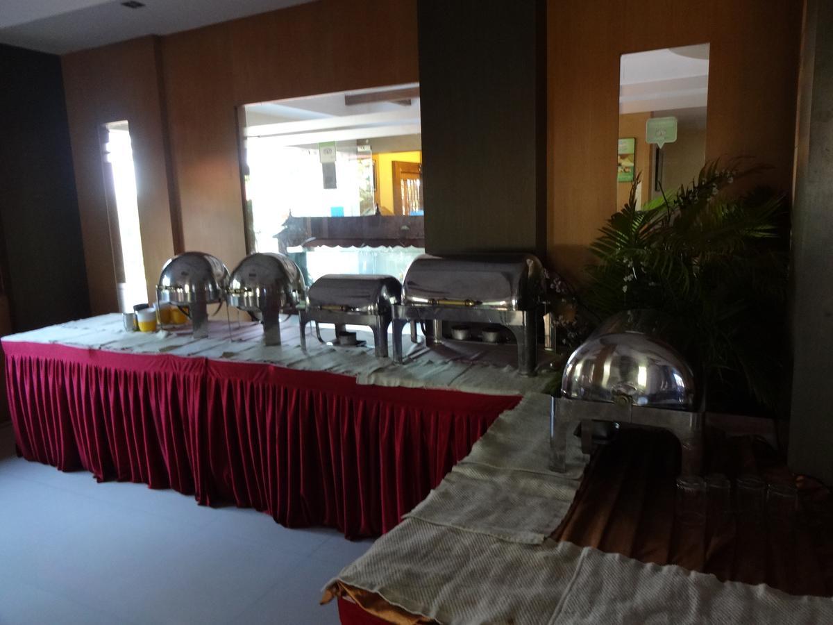 Royal Riviera Hotel Kumarakom Bagian luar foto