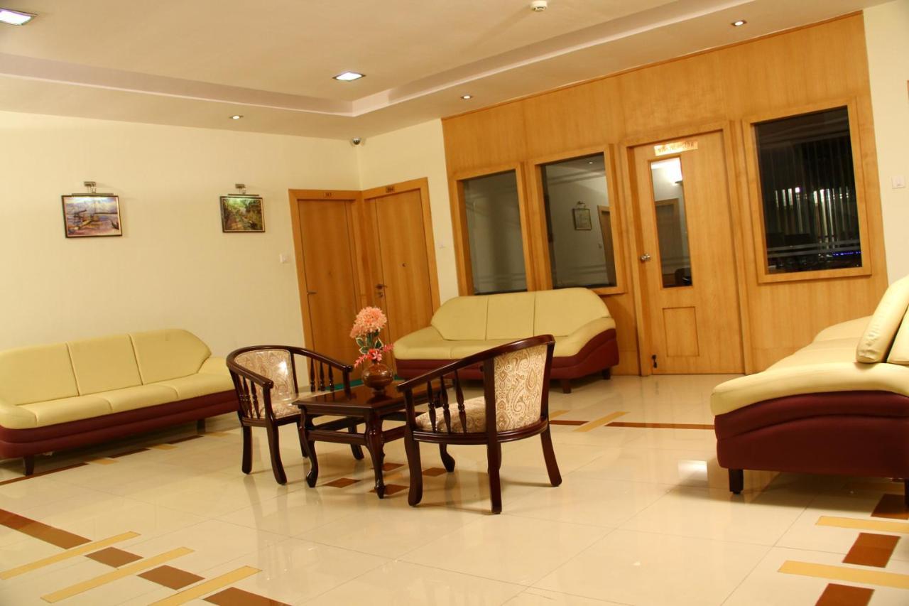 Royal Riviera Hotel Kumarakom Bagian luar foto