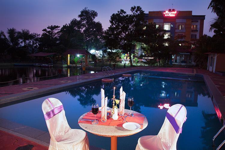 Royal Riviera Hotel Kumarakom Bagian luar foto